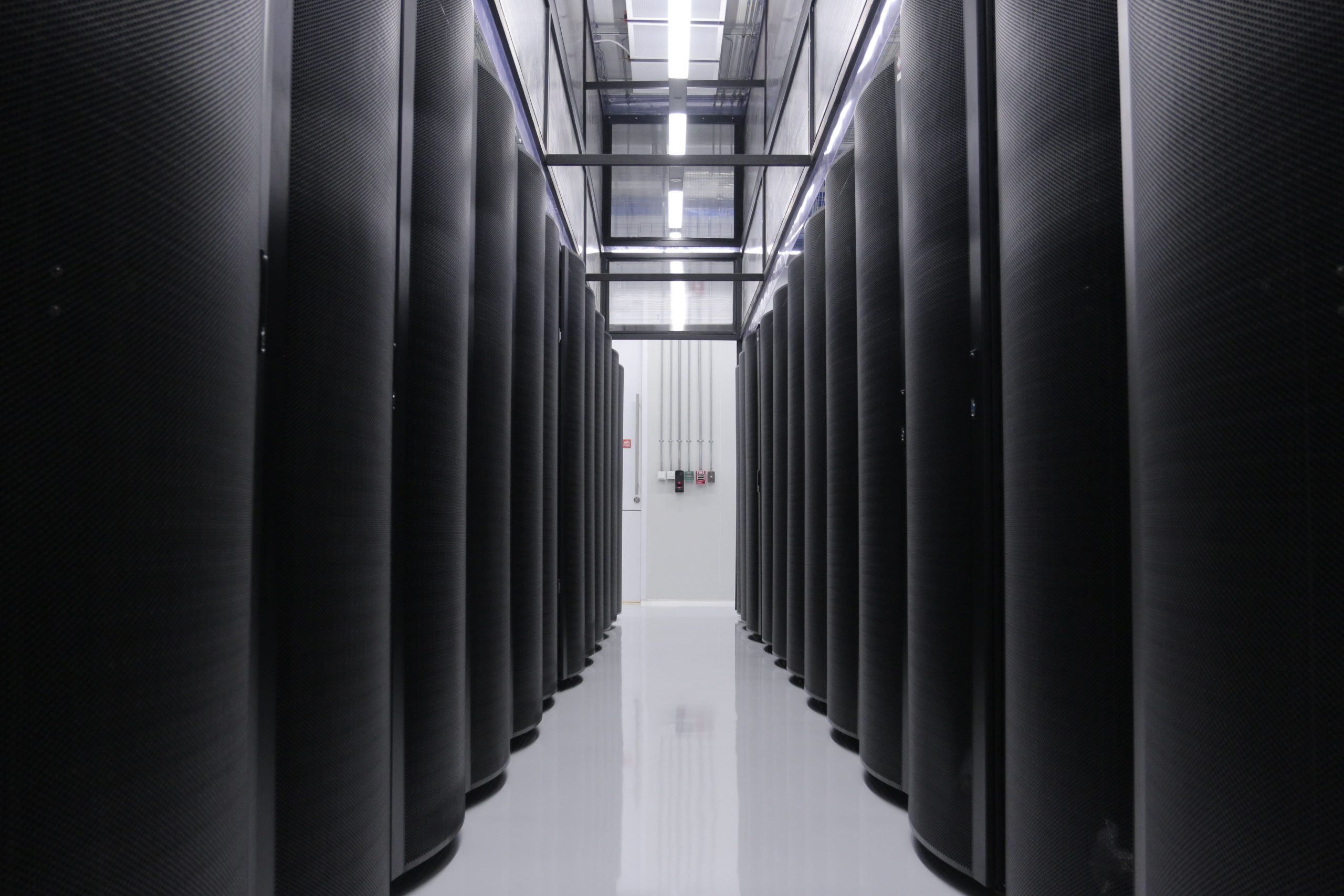 Data Center Rack in Thailand: This image shows a rack within our data center in Thailand, featuring advanced power and cooling systems. The rack is designed to support high-density deployments, providing a scalable and efficient solution for your IT infrastructure.