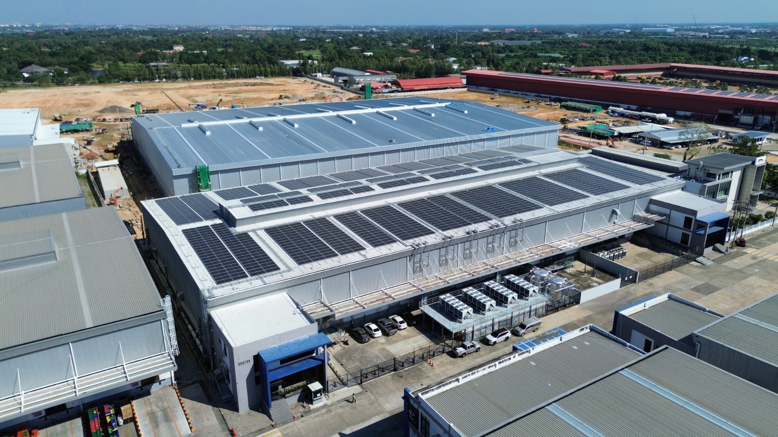 ETIX Bangkok #1 our Data Center in Thailand in Bangkok in Bang Chalong, Thailand, featuring a 6,000 square meter solar roof for green energy and visible space for future expansion. The facility is interconnected with major data centers in Bangkok.